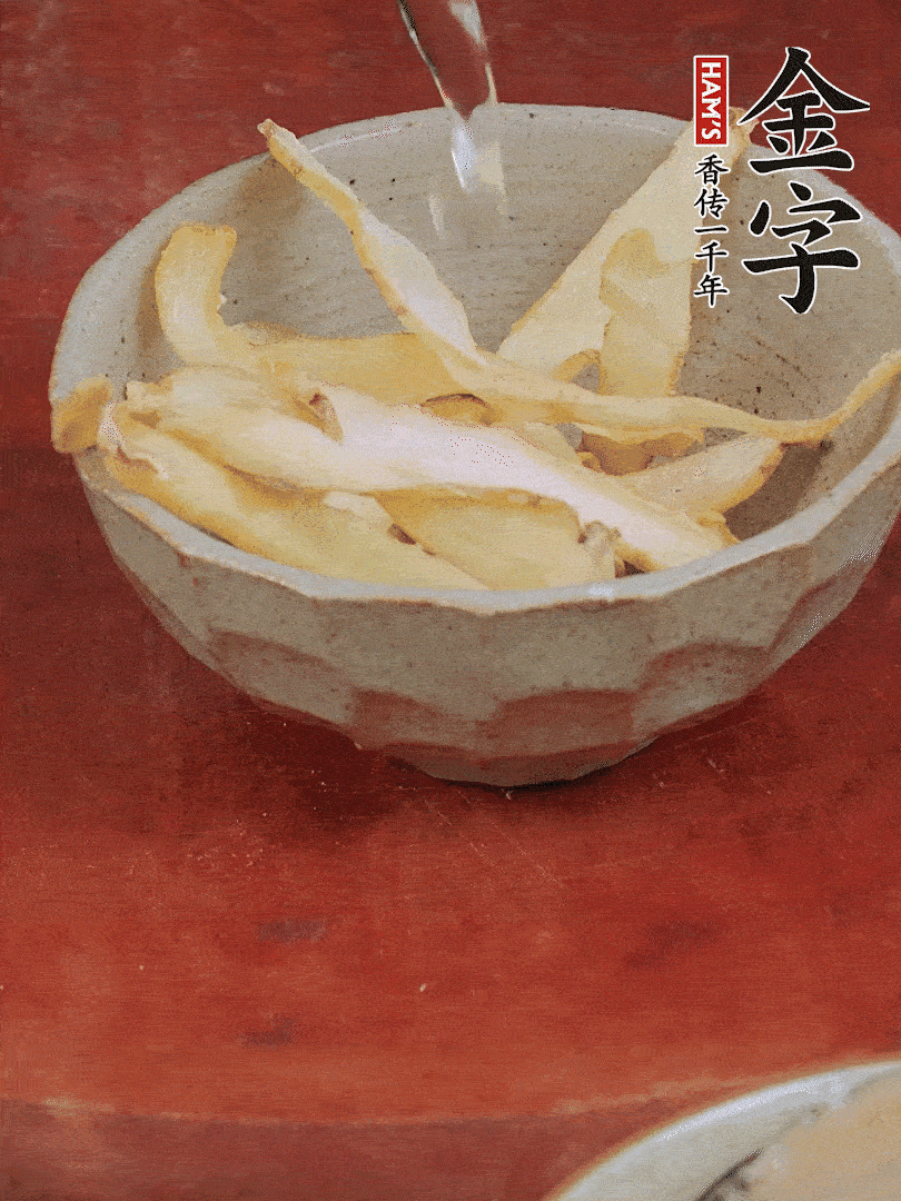 玉竹、花菇分別清水泡發(fā)。