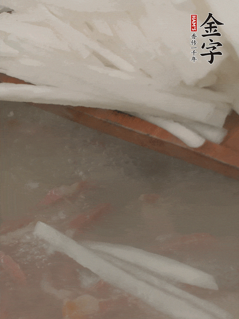 放蘿卜絲，燉5分鐘。