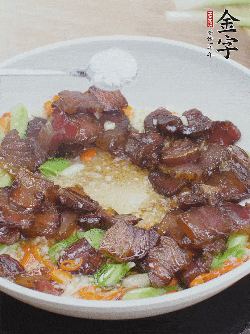 下醬油肉，一點(diǎn)生抽、白糖調(diào)味。