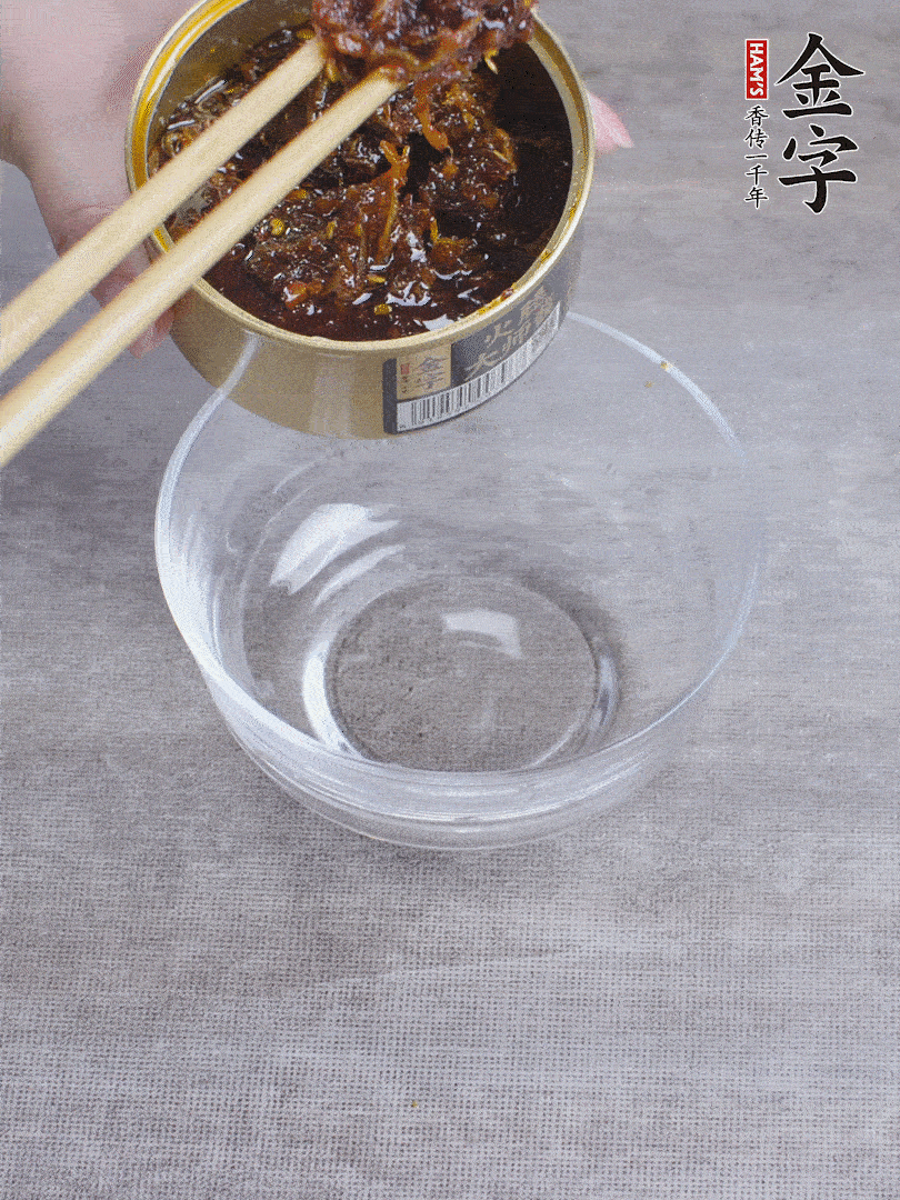 金字火腿大師醬2勺、醬油1勺、白砂糖1/2勺調(diào)勻。