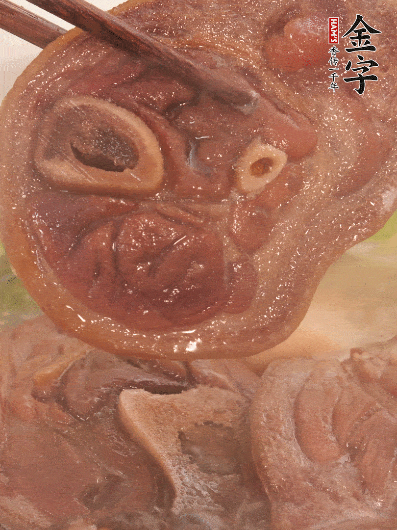 大火燒開后，調(diào)成小火燜煮30分鐘，煮至蓮藕軟糯。