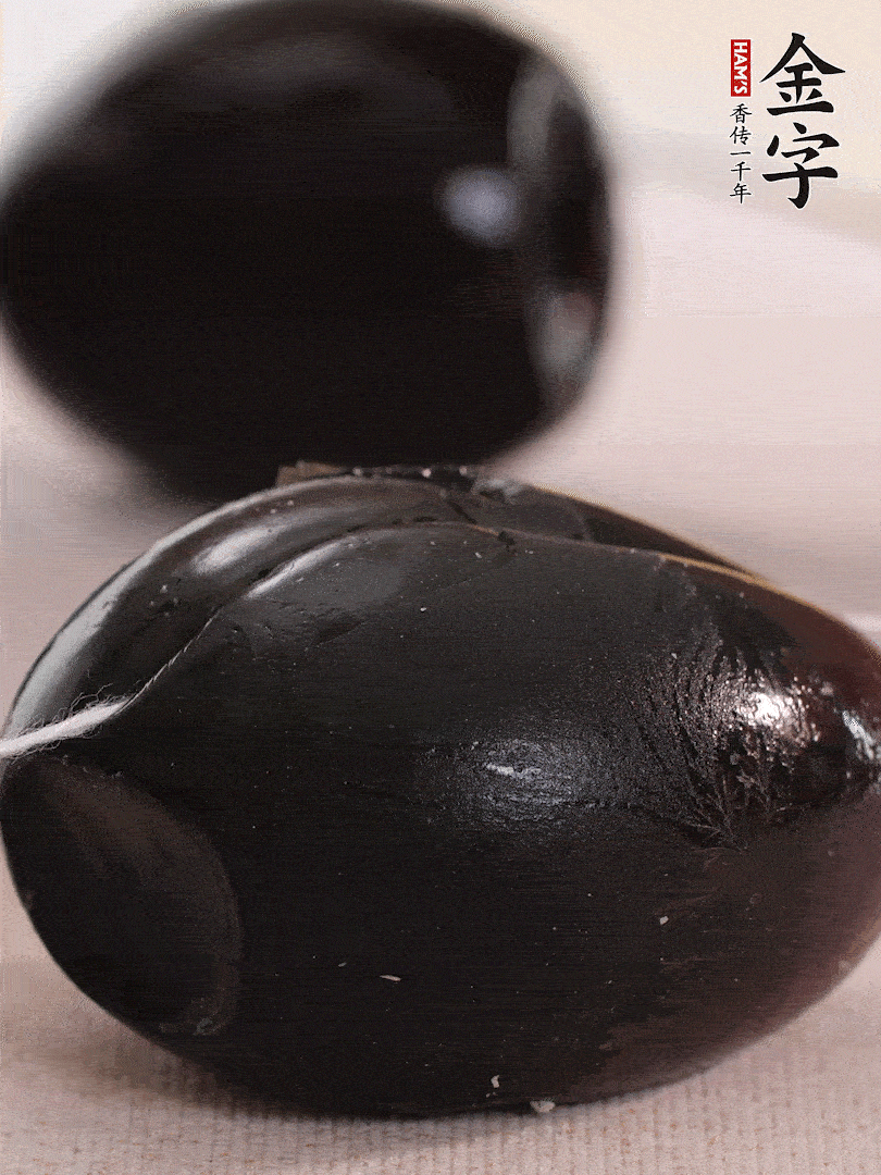 娃娃菜金針菇去跟洗凈，皮蛋改刀。