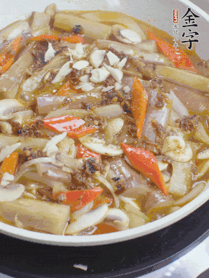 撒蒜末、香菜末。