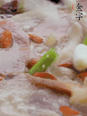 最后下枸杞、蒜白。