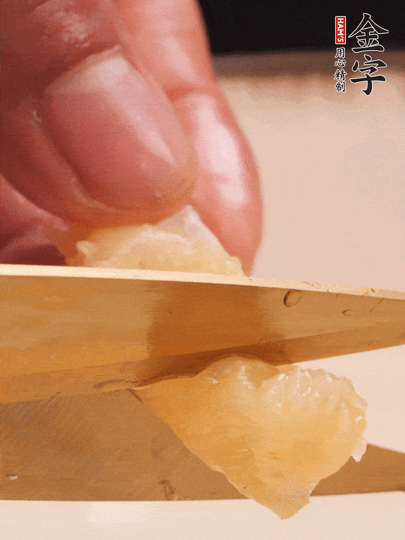 取出放入清水中，清洗表面，再剪成小段