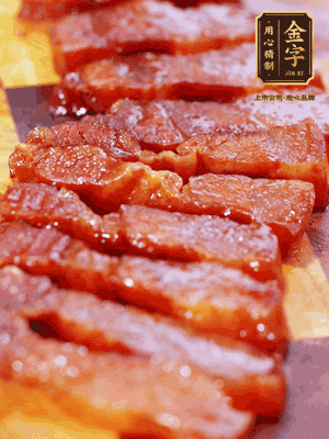 金字醬油肉煮熟，切片